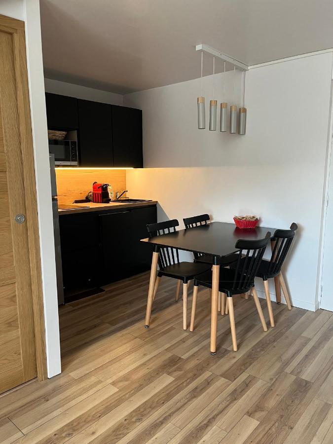 Appartement De La Fontaine A La Tour Du Pin Hyper Centre Parking Prive Bagian luar foto